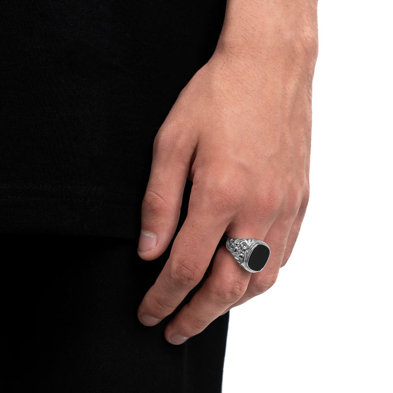 ART NOUVEAU ZEGELRING ONYX 585, 750 WITGOUD, 950 PLATINA