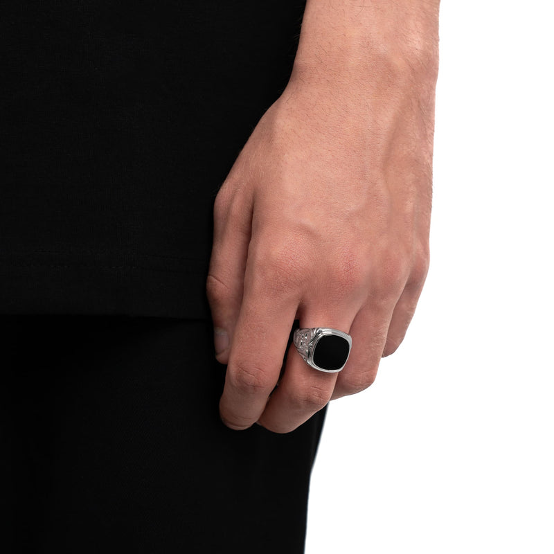 ART NOUVEAU ZEGELRING ONYX 585, 750 WITGOUD, 950 PLATINA