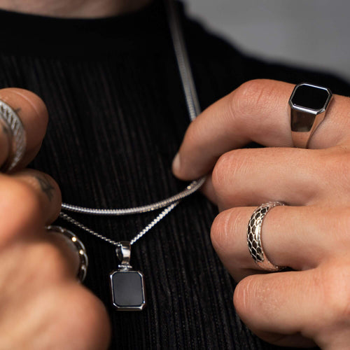 ZEGELRING ONYX OCTAGON 925 ZILVER GERHODINEERD - IDENTIM®