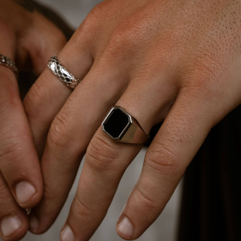 ZEGELRING ONYX OCTAGON 925 ZILVER GERHODINEERD