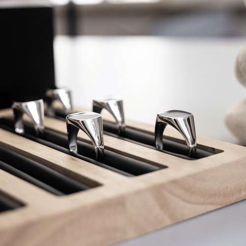 ZEGELRING ONYX VIERKANT 925 ZILVER GERHODINEERD - IDENTIM®