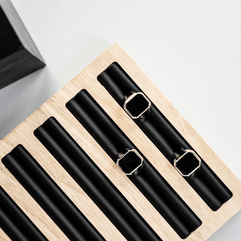 ZEGELRING ONYX ACHTHOEK 585 GOUD