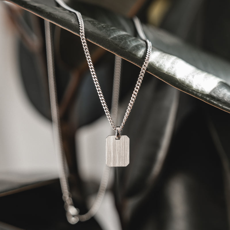 GRAVEERPLAATJE ACHTHOEK COLLIER 925 ZILVER GERHODINEERD