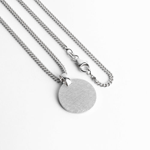 GRAVEERPLAATJE ROND IJSMAT COLLIER 925 ZILVER RHODIUM - IDENTIM®