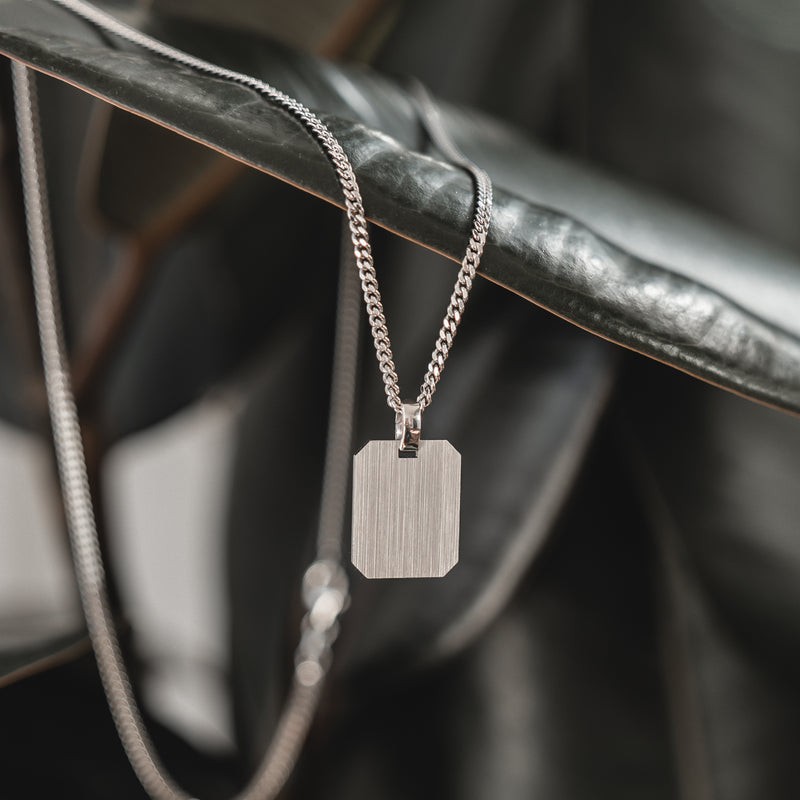 GRAVEERPLAATJE ACHTHOEK COLLIER 925 ZILVER GERHODINEERD