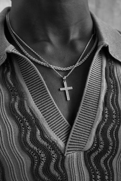Het perfecte cadeau-idee voor jongens voor de communie en het vormsel: een ketting met een kruis - IDENTIM®