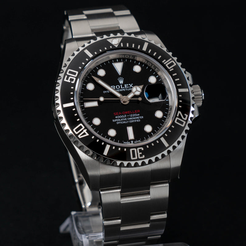 ROLEX SEA-DWELLER ROOD STAAL/KERAMISCH - 126600 - 2023 - VOLLEDIGE SET - VOLLEDIG GELIJMD - NIEUW