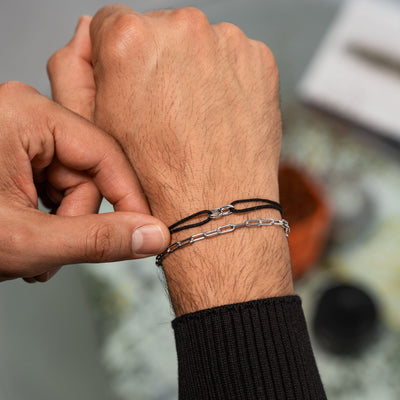 GLORIE ARMBAND ZWART STOFFARMBAND 585 WITGOUD
