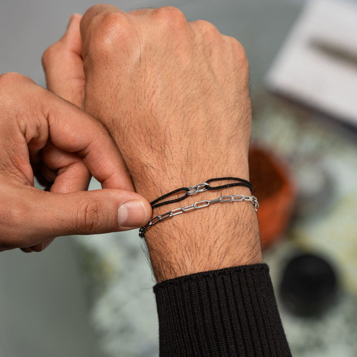 GLORIE ARMBAND ZWART STOFFARMBAND 585 WITGOUD